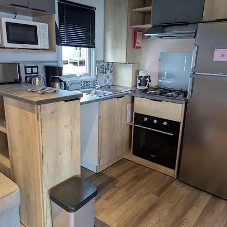 Mobilhome 3 Vue Sur L'etang 度假居 *